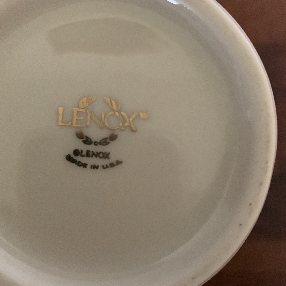 LENOX Rose Vase - Picture 4 of 4